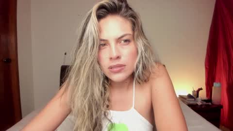 Leslie Beltrn online show from December 10, 2:38 am