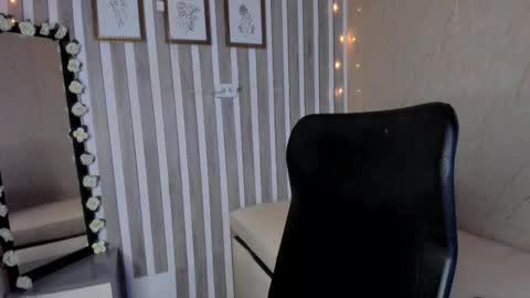 mariana  online show from March 10, 9:40 pm