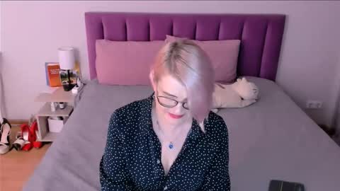 Sabrina MacMarren online show from November 30, 3:05 pm