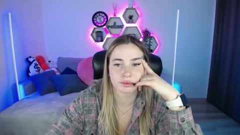 Sabrina Violet online show from September 12, 8:01 am