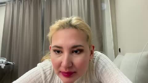 sacreed_lovee online show from April 7, 4:09 pm