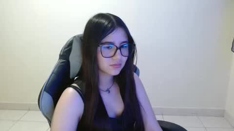 Sahaliefox  online show from November 18, 9:05 pm