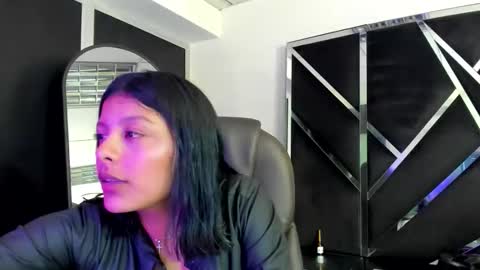 salmaportman_ online show from October 19, 4:03 am