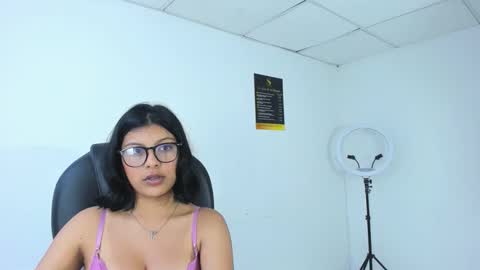 salmaportman_ online show from October 17, 3:32 am