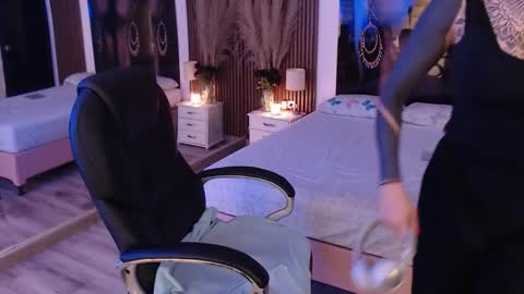 SAM MANSON online show from September 10, 1:55 pm