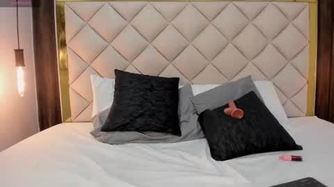 samanthaa_rosee_ online show from February 6, 7:01 am