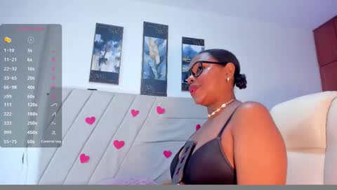 samaraa_smith1 online show from February 18, 12:48 pm
