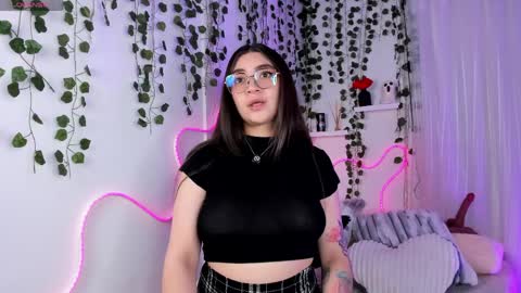 samii evans  online show from April 11, 7:03 am