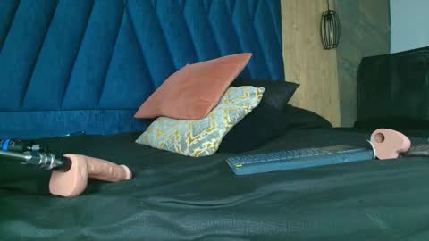 S A M Y  G R E Y  online show from September 15, 5:49 am