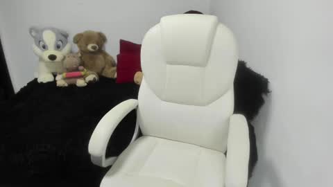 sarah  LIZCANO....... online show from March 4, 9:54 pm