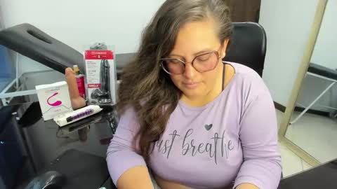 sara_thonson_ online show from February 12, 8:10 pm