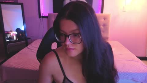 sara_valderrama_ online show from March 18, 1:38 pm