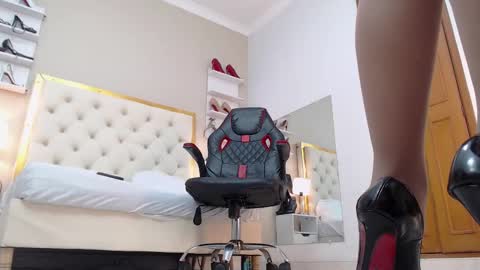 Saraa Gomez online show from October 5, 4:50 am