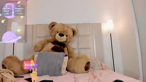 Sara Miller  online show from February 26, 11:37 pm