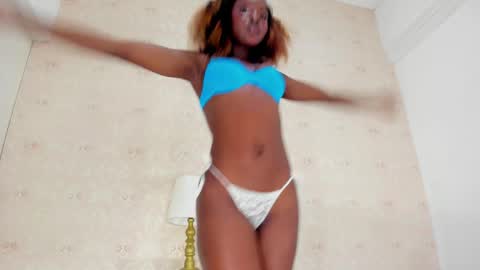 saraacollinss online show from March 5, 8:23 pm