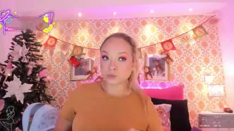 SaraAvila  online show from January 6, 8:45 pm