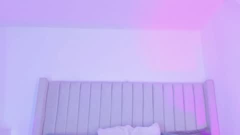 Sarah Bonneth online show from February 5, 11:35 am