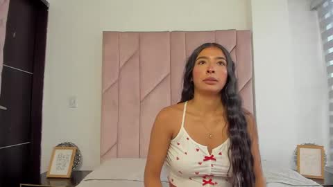sarah_collens_ online show from May 12, 11:39 am