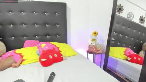 sarah_lowee online show from February 18, 4:11 am