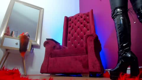 Sarah online show from December 12, 6:31 pm