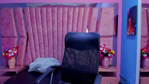 Sarah online show from December 18, 1:45 pm