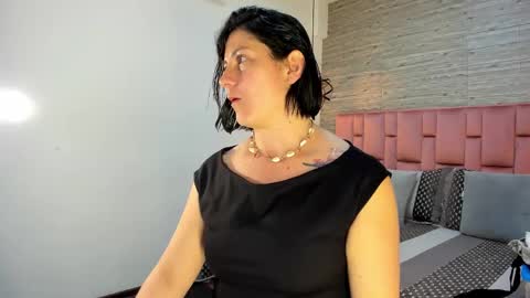 Sarah Deyvis online show from February 19, 1:06 pm