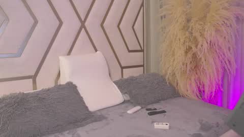 Sarah online show from February 24, 11:20 am