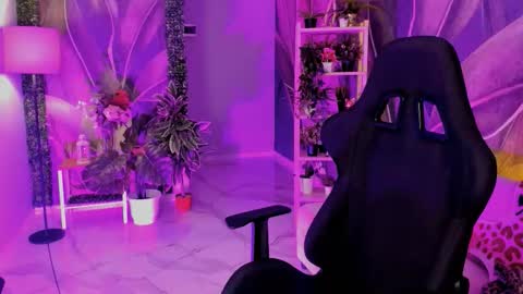 Divine Sarah NONUDE model online show from September 21, 12:48 pm