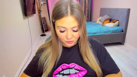 Sarah online show from December 3, 5:48 pm