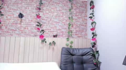 Sarah online show from November 25, 11:45 am