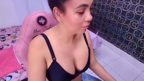 Sara  online show from February 25, 11:54 am