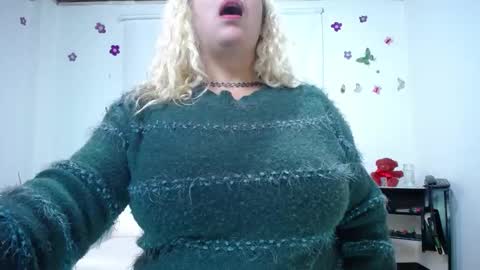 Saraloves online show from March 6, 2:08 pm