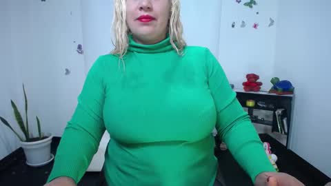 Saraloves online show from January 22, 1:00 pm