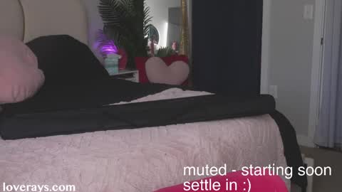 saraloverays online show from May 25, 1:04 am