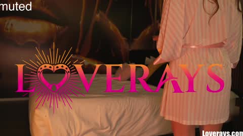 saraloverays online show from December 2, 3:41 am