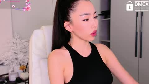 Mia online show from October 8, 10:08 am