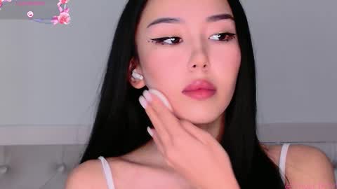 Mia online show from October 17, 8:17 am