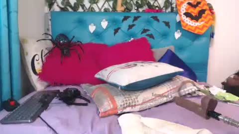 Sara Wills online show from October 11, 2:42 pm