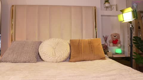 My Name Is Sara C. Welcome online show from September 12, 6:48 pm