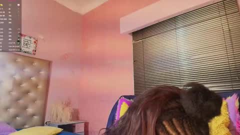 SashhaLux22 online show from October 28, 4:07 am