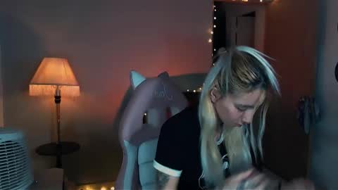 I AM JENN  online show from January 24, 2:28 am