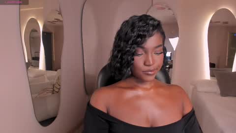 S a v a n n a h  online show from April 23, 7:49 pm