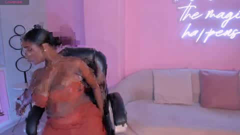 S a v a n n a h  online show from April 18, 1:02 pm