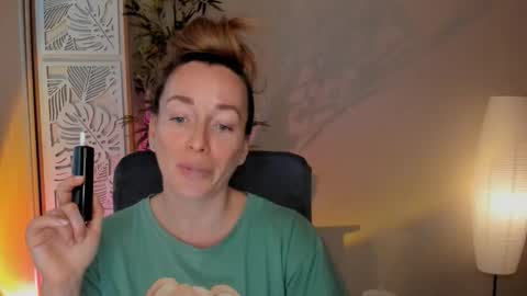 save the qween online show from February 15, 7:22 am