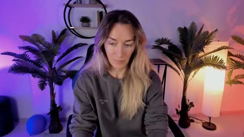 save the qween online show from January 4, 7:24 am