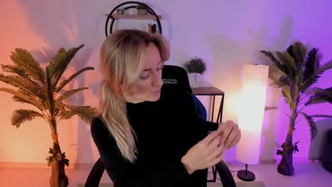 save the qween online show from February 1, 7:15 am