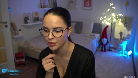 Naomi online show from December 3, 7:33 pm