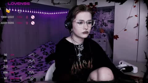 pronoun she. name Mary. age 21. online show from January 14, 12:11 am