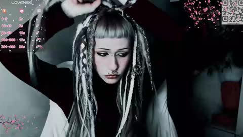 pronoun she. name Mary. age 21. online show from December 1, 2:09 pm