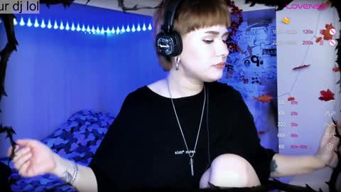 pronoun she. name Mary. age 21. online show from December 23, 12:35 am